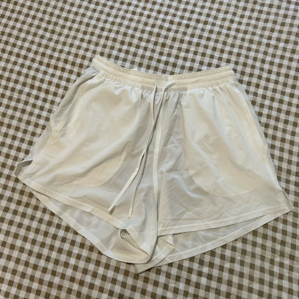 Women’s Lululemon pace rival short